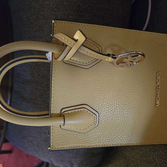 Brand New Without Tags Michael Kors Yellow Handbag - Picture 3 of 5